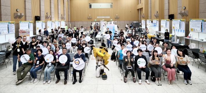 「職求對決 高雄新媒體人才就業媒合會」共計有26間企業參與，吸引超過300人投遞履歷參與媒合。