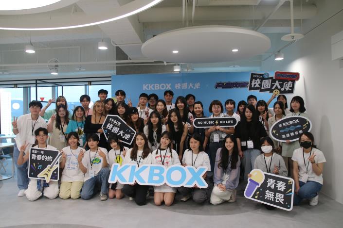 1. 去（2024）年學員北上參訪音樂串流平台KKBOX，今年「高速青春」首場職場體驗將再次攜手，在第20屆KKBOX風雲榜開唱前夕，帶領學員進入高雄巨蛋直擊演唱會幕後籌備實況。