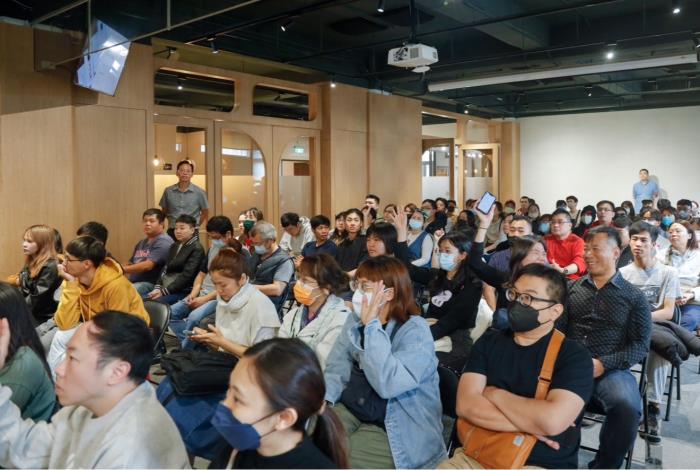 圖2.高市青年局4月2日在駁二八號倉庫Pinway舉辦青創補助說明會，吸引眾多青年創業者參與。