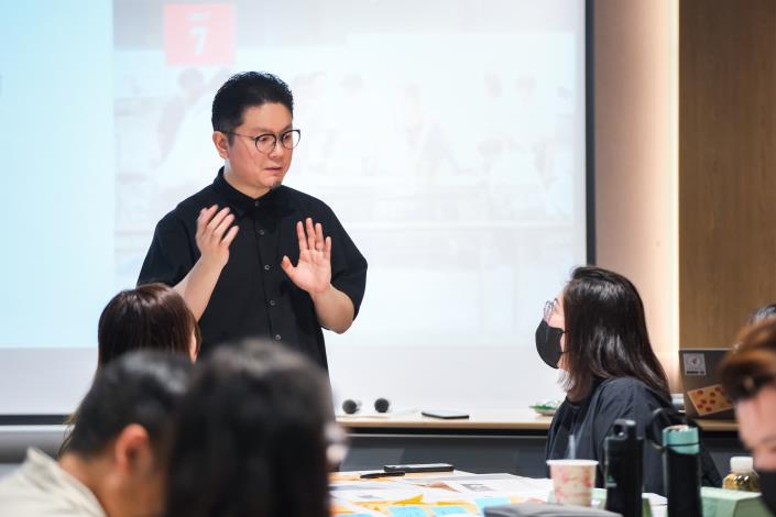 GOOD DESIGN AWARD徵件說明會首登高雄，由日本設計振興會台灣事務負責人余劍親自說明報名流程與評選要點。