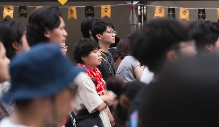 5. 青年局長林楷軒（中）在上周六以神秘嘉賓身份，前往萌芽舞台會場支持青年培育樂團，展現市府對音樂人才的重視。