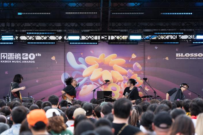 3. 2022年培育樂團「宇宙資料庫」，音樂創作融合Indie Rock、Jazz、Psychedelic及Dream Pop等多元曲風，廣受歌迷好評。