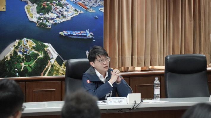 圖說四：高市府青年局局長林楷軒出席青年事務委員會議，針對青年代表建議積極回應。