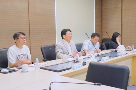 圖10.擔任「永續高雄：青年創業挑戰賽」的評審委員以專業嚴謹的角度，在初賽現場提供參賽團隊關鍵建議與實務回饋。