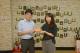 青年局長林楷軒（左）拜訪青創業者「夢罟工作室」，並與創辦人謝庭惠（右）交流小型創意企業在青年人才培育上的挑戰與需求。.JPG
