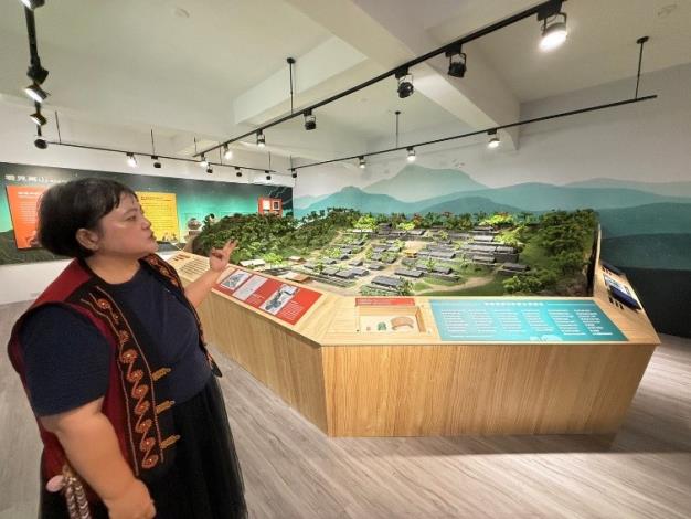 圖說五： 萬山社區發展協會理事長呂惠萱表示，今年8月7日當地將舉辦「萬山層疊、旭日東昇」文化特展，歡迎對原鄉傳統與岩雕圖騰有興趣的朋友，一起來萬山部落參觀。