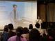 圖2：作家張人杰分享自身從工程師轉職為創作者的歷程，鼓勵青年勇於探索多元職涯路徑，並以文字作為理解世界與自我表達的媒介工具。