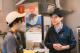 圖1.高市青年局長林楷軒（右）日前參訪「船說」，並與創辦人林惠勤（左）交流創業歷程。.JPG