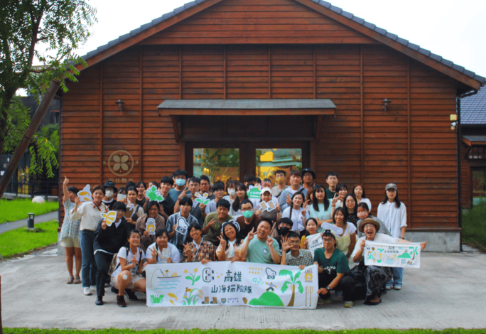 圖說五： 高市青年局今（24）日舉辦山海探險隊-「日本美濃創生文化交流走讀之旅」，學員走訪高雄美濃，體驗紙傘文化魅力。