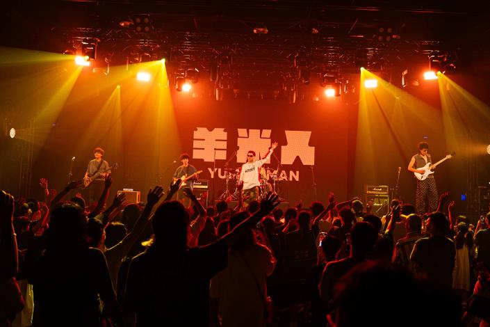 2. 本屆培育樂團「羊米人YUMMY MAN」則由滅火器「皮皮」操刀製作〈啥款傲少年〉，寫給不願放棄夢想的年輕人。