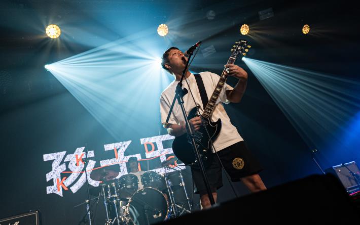 4. 高雄在地樂團「孩子王」帶來率性的全台語搖滾。