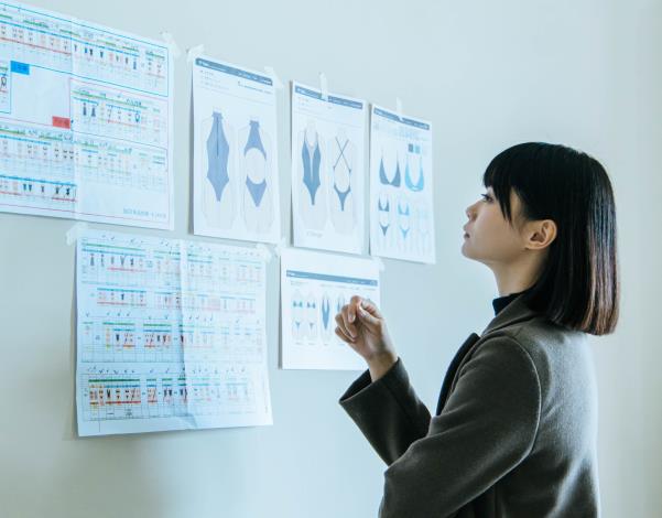 圖4. 在青年局競爭型青創補助挹注下，「TIMU AQUA」創辦人黃瀞瑩得以專注研發，推出融合設計美學與機能性的水上時裝。(業者提供)