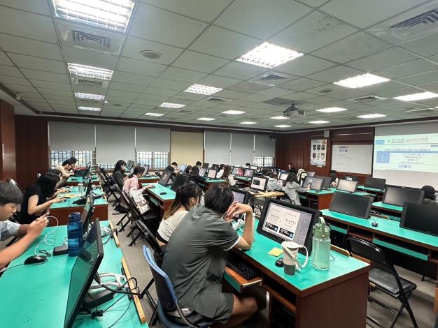 「K-TV 新媒體人才培育中心」深入校園向師生推廣「新媒體行銷管理師」證照優勢，並推廣培育中心各項資源，協助青年提前布局未來職涯。