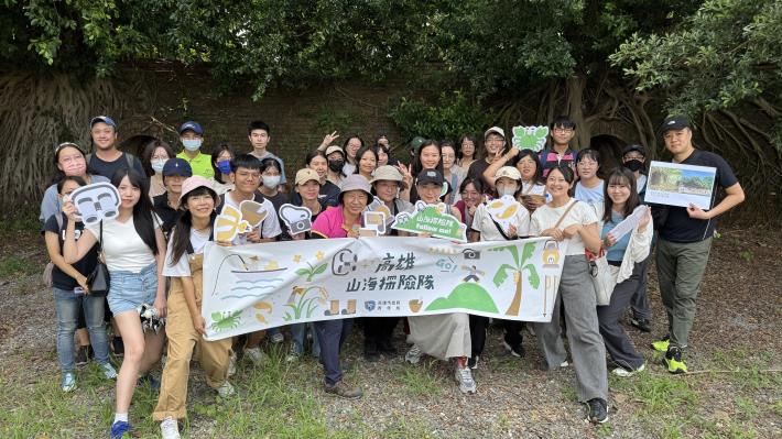 圖說五： 高市青年局9月4日舉辦「山海探險隊」大寮場次，帶領青年探索紅磚文化與菱角染藝。