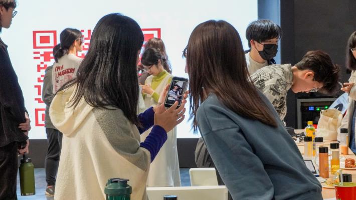 青年局「行銷大師養成計畫」首度推出短影音實戰工作坊，指導參與者從構思、拍攝到剪輯一次完成，強化新媒體創作實力。