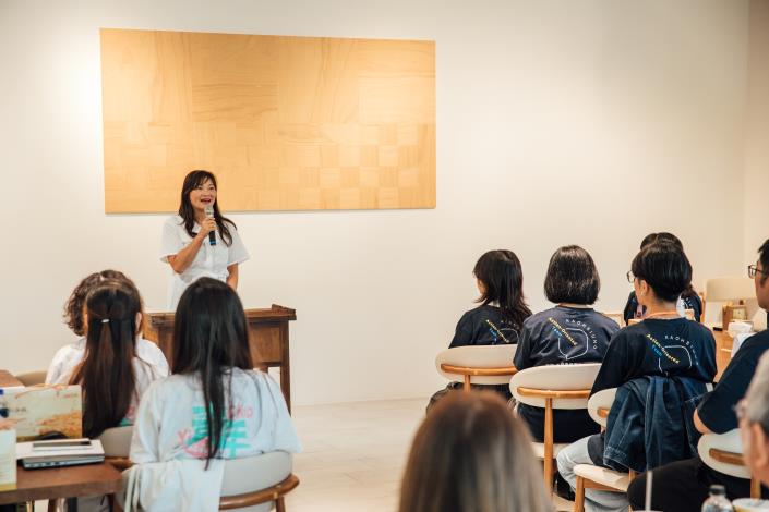 圖說1：高市青年局主任秘書吳淑慧代表青年局引言致謝，開啟高雄與嘉義青年交流序幕