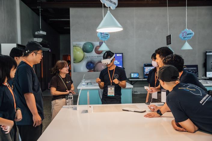 圖說6：高雄市青年事務委員會成員參訪嘉義文化科技創新基地，實地體驗文化與科技融合的創新場域