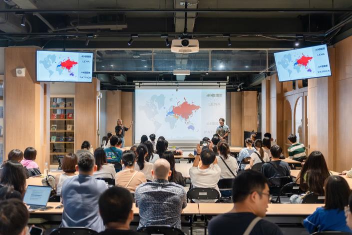 下半場由旅遊內容創作者「旅遊真台灣」Lena 與 Patrick分享旅途中觀察異文化的細節與故事。 