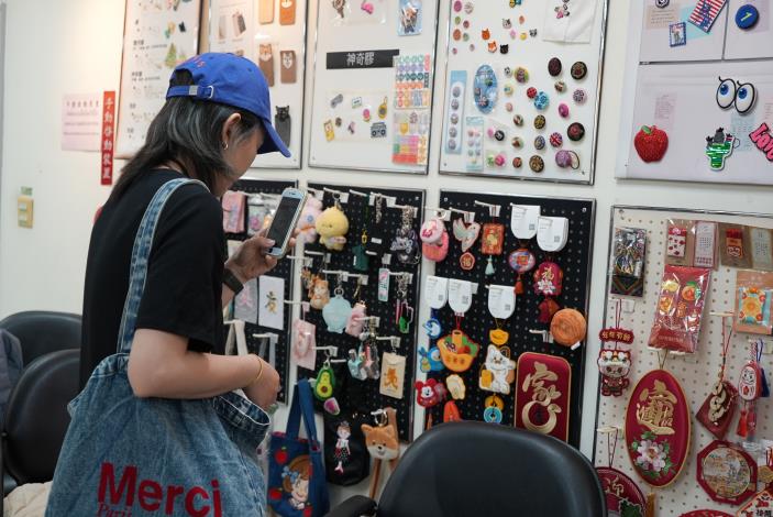 本次實務跨界交流活動串聯六家產業品牌，深入設計、工藝與經營現場，透過專家指導與交流，強化青年跨域思維與協作能力。