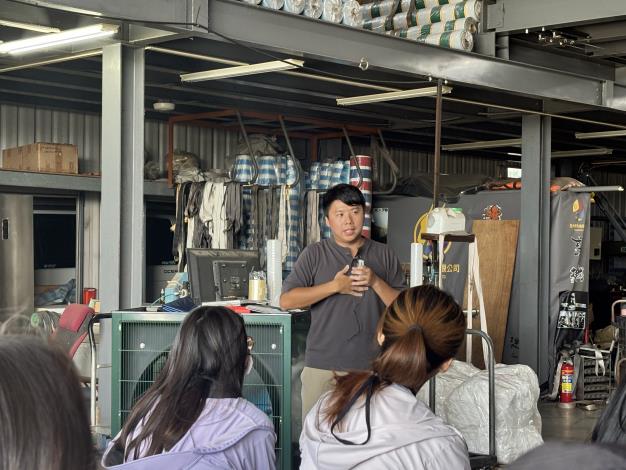 政大帆布也邀請佳新帆布業有限公司董事黃奕翔先生介紹帆布印刷技術與製程應用。