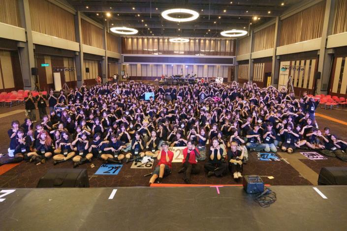 六、由高科大康輔社舉行的「2025高雄市高校街舞迎新暨交流慶典—Oops! 萬聖惡作祭」今天登場，期盼藉由這場迎新舞展，提供高中職熱舞社一個展現自我的揮灑舞台。