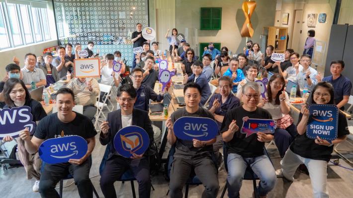 K-TV新媒體人才培育中心定期辦理培育課程，力邀業界創作團隊與專業講師協助輔導人才。圖為亞馬遜網路服務（AWS）在今年8月首度南下於K-TV舉辦培訓課程。