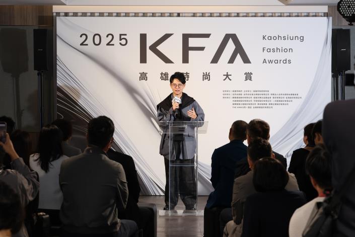 青年局長林楷軒致詞表示，高雄時尚大賞致力提供國內外新秀更寬廣的發展空間，今年首獎得主將前進日本東京時裝週觀摩並展出作品，協助品牌開拓國際舞台。