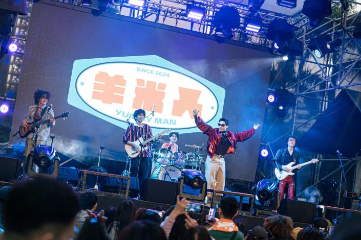 5. 高速青春培育樂團「羊米人 YUMMY MAN」受邀參與中央公園年度盛會「2025 聖誕生活節」音樂展演，熱血曲風引領聽眾感受深刻的節慶氛圍。