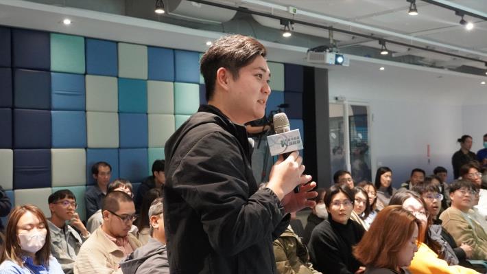圖4：高雄場說明會現場互動熱烈，參賽者為爭取總獎金223萬元及企業組百萬冠軍，紛紛於QA時段搶問，展現強烈奪獎企圖心。.JPG