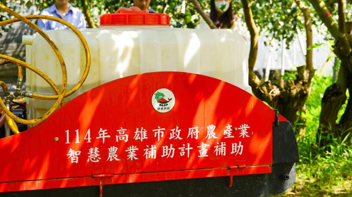 圖2、透過高雄市政府農產業智慧農業補助計畫，為靜園農場向伊凌科技購買智慧感控農機