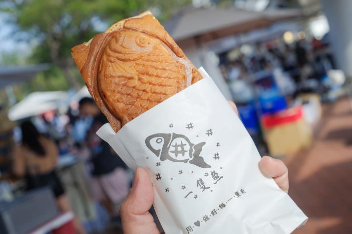 圖2. 「一隻魚脆皮鯛魚燒專賣店」以皮薄餡多的創新定位打造「吃餡的鯛魚燒」，成功翻轉傳統街頭點心印象。
