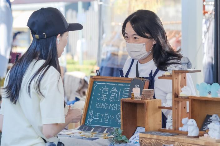 圖11.「淳創皂工坊」以冷製皂工法與療癒造型設計，向大眾推廣環保友善的生活理念。