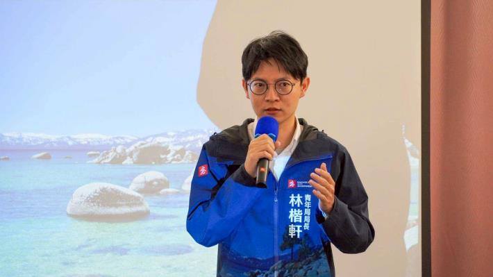 圖說2.青年局長林楷軒以「大學長」身分親自相授過去在學生自治領域如何破除陳舊瓶頸、爭取權益的實戰經驗，並詳盡介紹市府在青年資源上的投入。