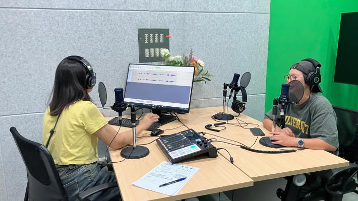圖4. K-TV新媒體人才培育中心提供專業級錄音與影像設備，除支援青年內容創作，更協助創作者穩定製作節目，打造高雄友善、高效的新媒體創作基地。
