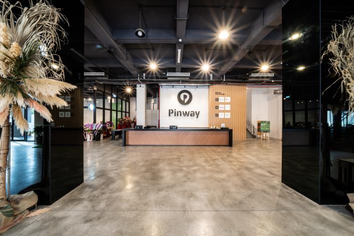 圖說2：青年局轄下Pinway駁二八號倉庫青創基地，提供青年創客進駐、交流與展演的場域，期盼透過青年創業友善空間計畫，進一步發掘更多青創友善空間。