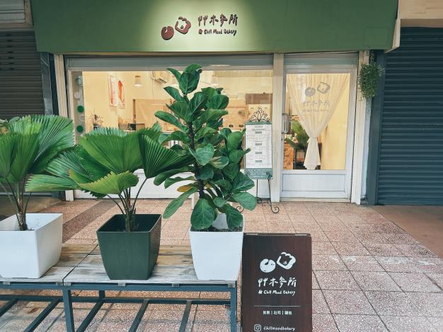圖4. 從市集擺攤起家的青創品牌「艸木麥所」，在青年局攤車品牌輔導計畫及「雄挺利」利息補貼支持下，成功開設實體店面，持續朝產品研發與市場拓展方向穩健成長。(業者提供)