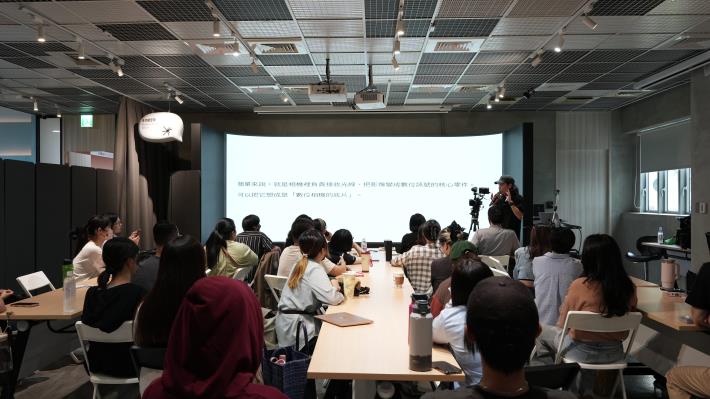 「行銷大師養成計畫」透過系統化培訓課程，協助有意從事新媒體或行銷領域的青年從基礎概念、實務操作到產業應用逐步累積專業能力。