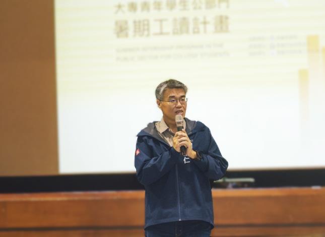 圖1. 高雄市副市長李懷仁出席115年度大專青年學生公部門暑期工讀計畫職前講習，勉勵青年透過實際參與市政，並發揮年輕世代的數位創新基因，為市政注入新氣象。