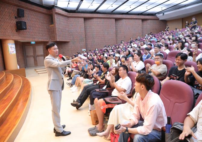 圖3. 講座開放青年與謝祖武面對面交流，現場提問踴躍，透過真實經驗分享，激發青年思考未來職涯發展。