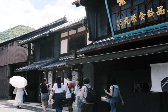 圖說5. 特派員走讀「卯建之町」歷史街區，實地考察百年町屋商店經營與空間活化再生案例。.JPG