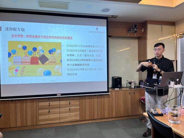 圖7.陸詰科技股份有限公司帶領青年學生認識微型物聯網（RFID／NFC）技術應用，並安排學生組裝科技卡夾，體驗科技與傳統工藝跨域結合的創新應用。