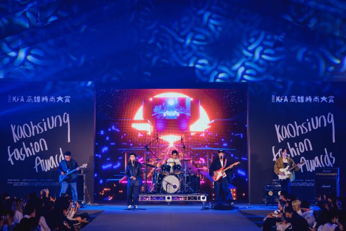 7.南臺灣最大時尚盛典登場，邀請超人氣樂團「告五人」演出，更有多家高雄在地企業、時尚跨界品牌，知名藝人及KOL出席相挺。