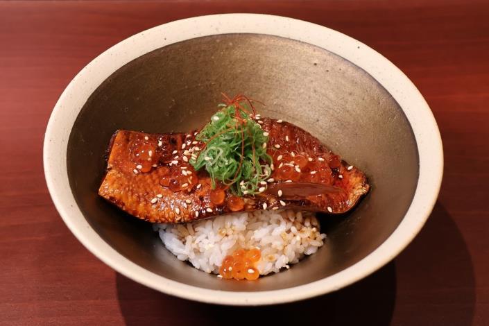 圖3.溫度劑最受歡迎的餐點，是這道將自家養殖虱目魚以類日式蒲燒方式料理而成的「滷虱目魚肚飯」。