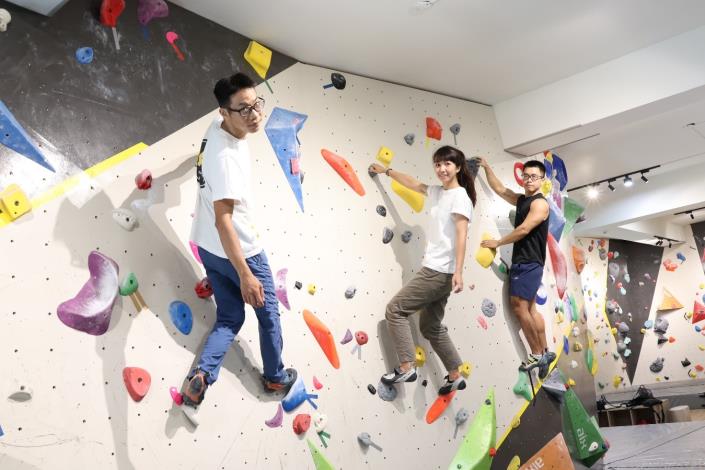 圖1.「B-TOPIA攀岩館」是由數位熱愛攀岩活動的青年合夥創立，希望讓高雄市民也愛上抱石運動。