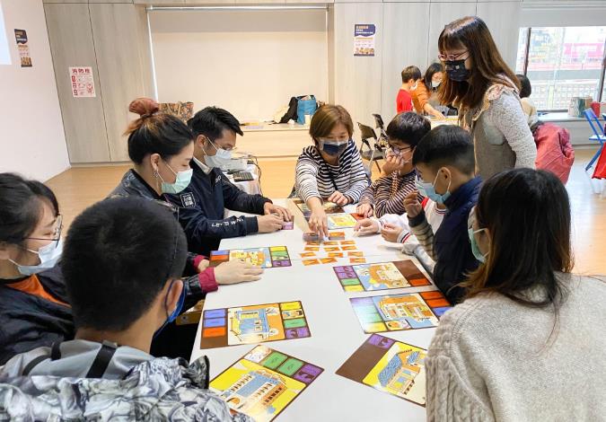 圖五：台灣性別平等教育協會透過桌遊讓民眾了解性平多元的視野。（圖片由台灣性別平等教育協會提供）