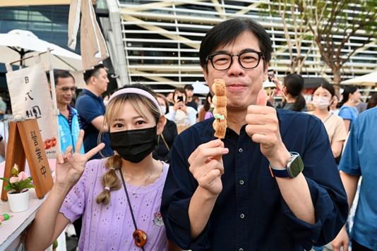 市長跟攤商老闆合照
