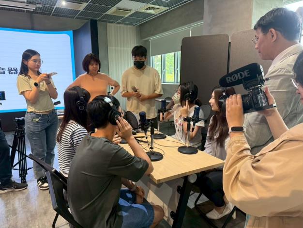 LINE_ALBUM_88高師大參訪_251030_1 (9)