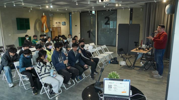 高師大附中師生參訪 (1).JPG