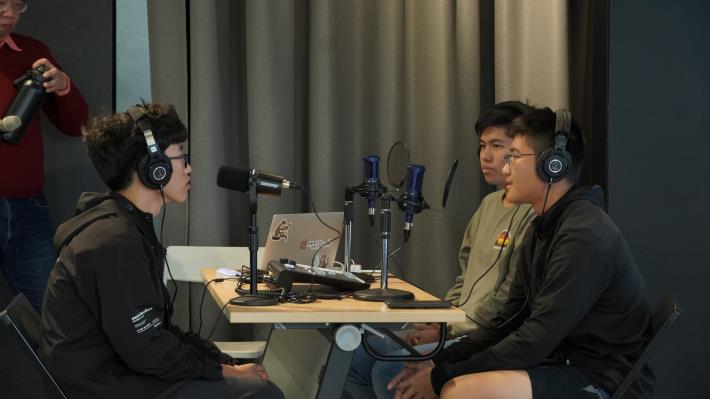 高師大附中師生參訪 (9).JPG