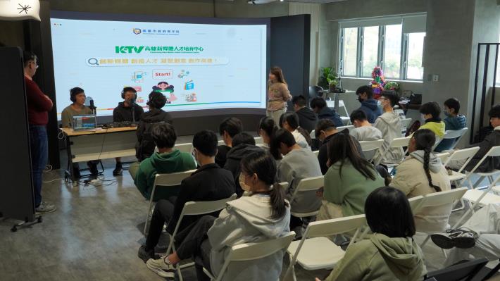 高師大附中師生參訪 (10).JPG